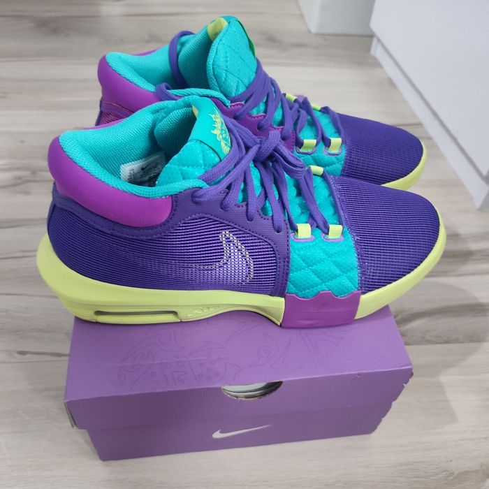 Nike Lebron witness 8