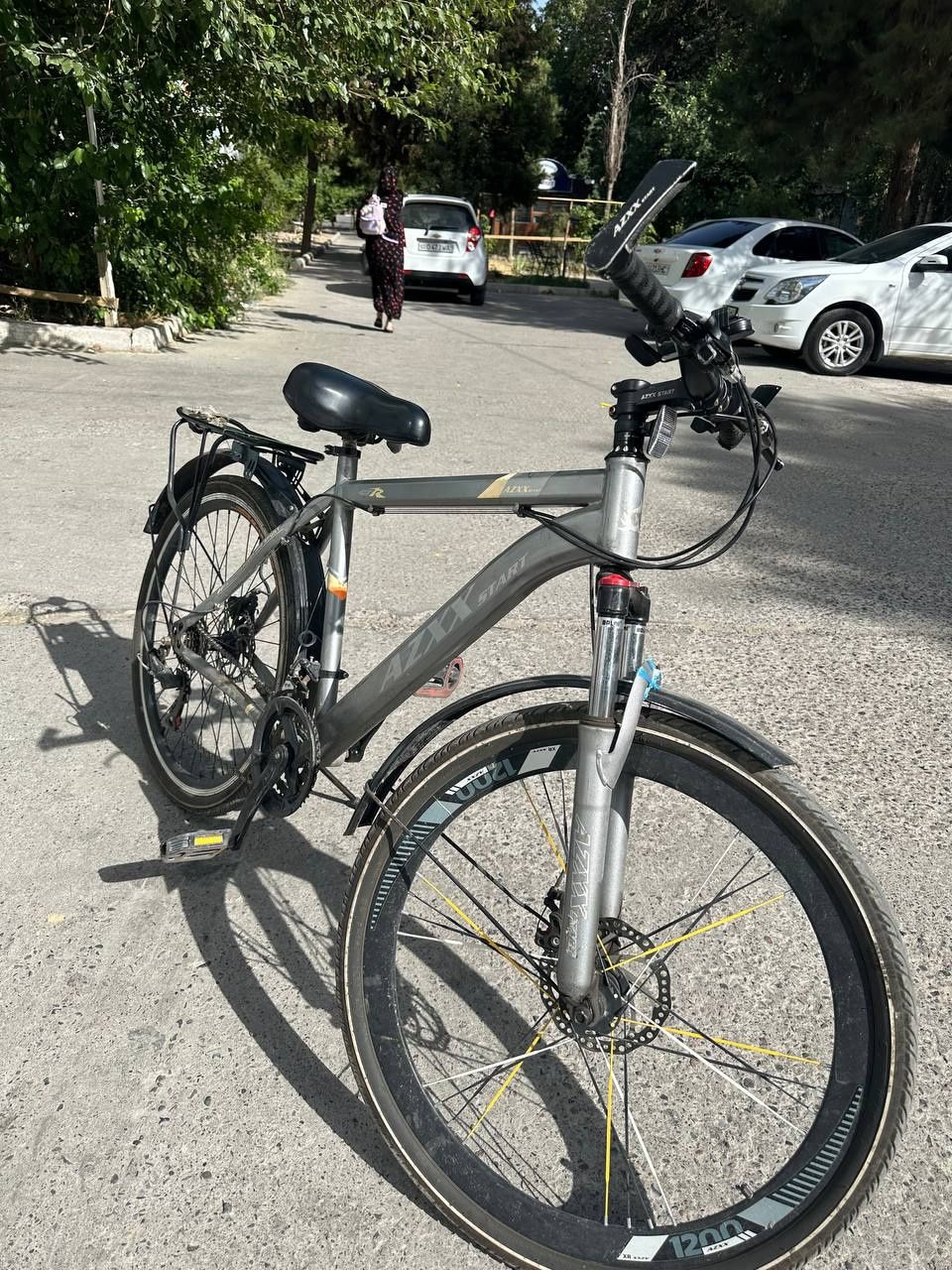 Yangi velosiped telefon tutgichi bilan