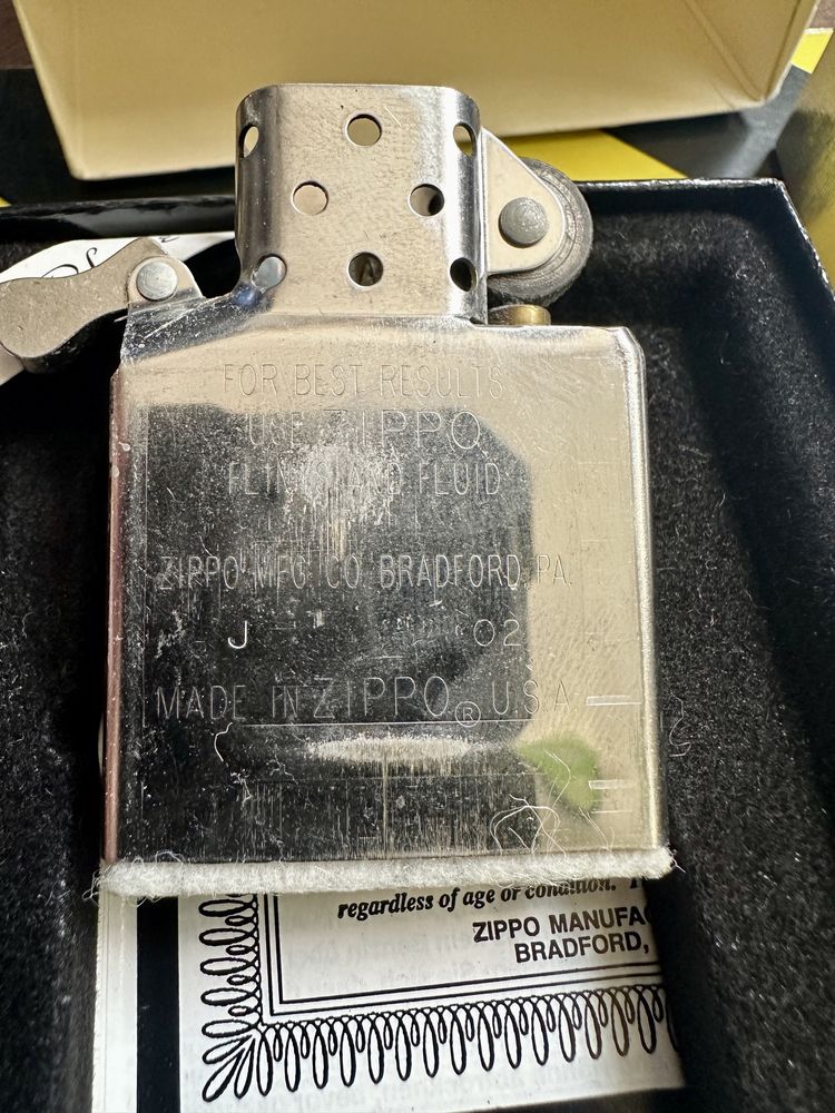 Zippo / argint placat din 2002 /05 + flint si pietre originale.