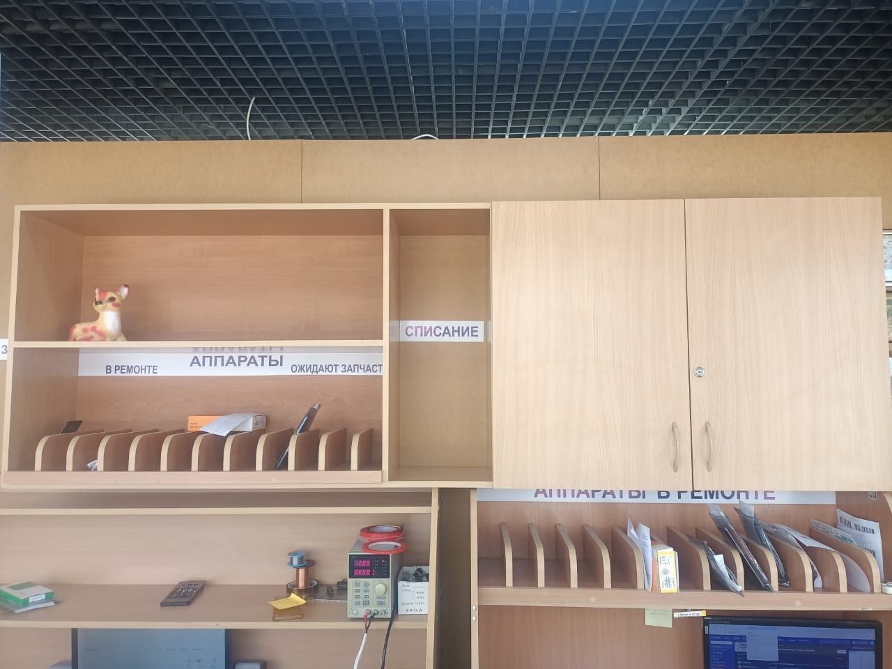 Продам столы и шкафы с полочками