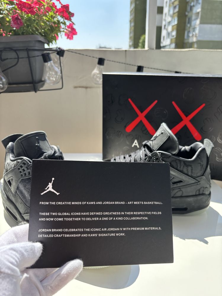 Air Jordan 4 Reto Kaws