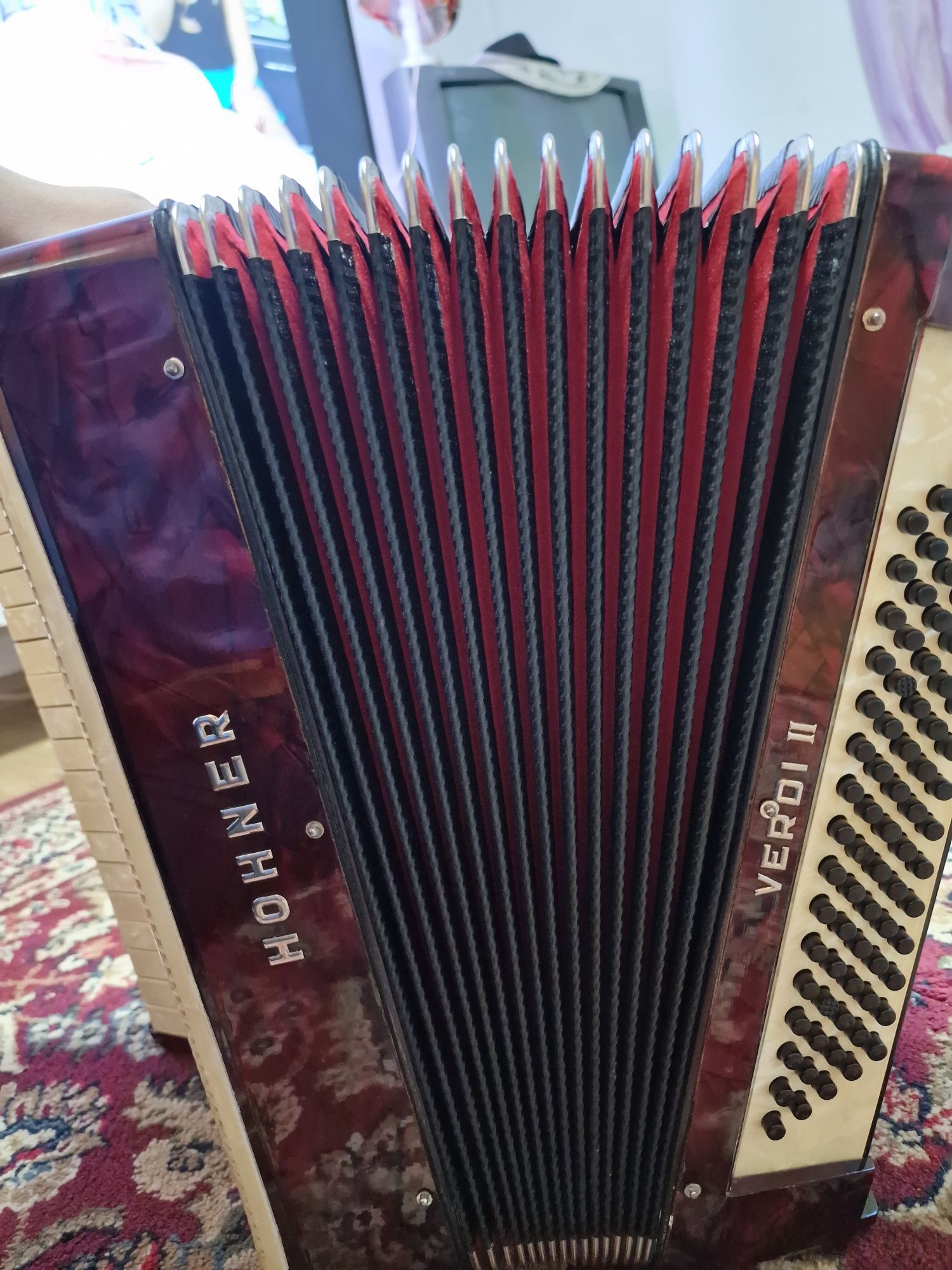 Hohner Verdi 2 în sita crem