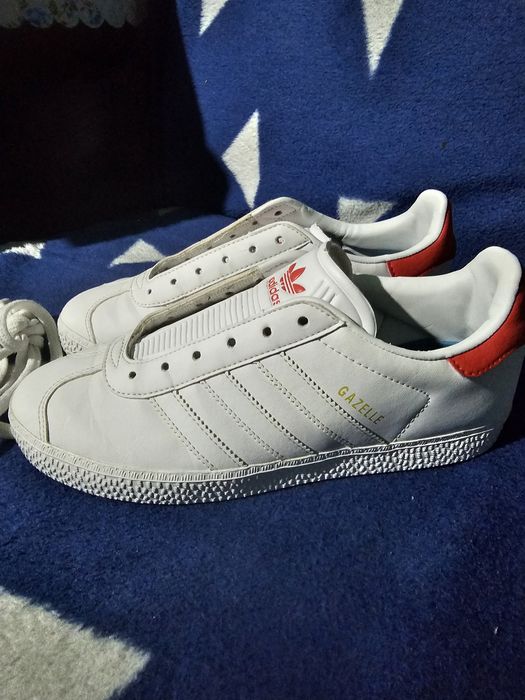 Adidasi Gazelle.