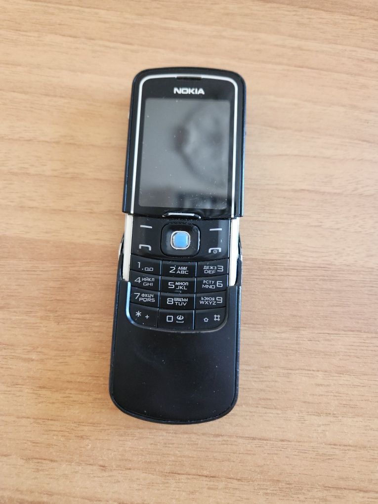 Nokia 8600 Luna.