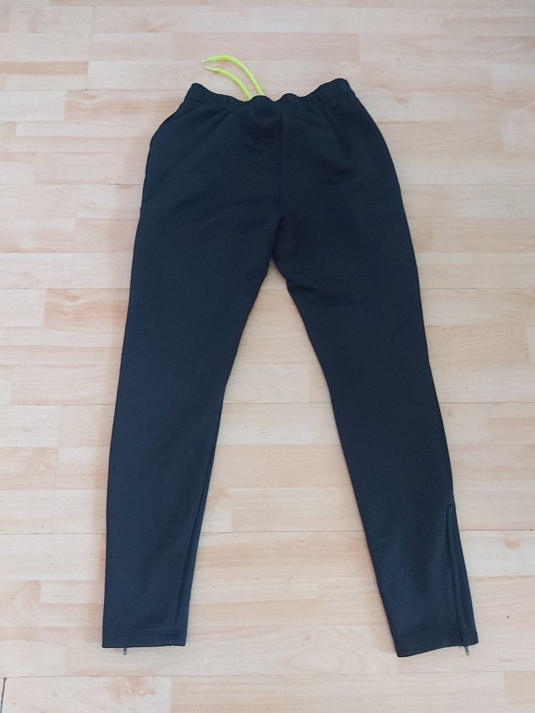 Оригинално долнище Nike Dri-Fit S