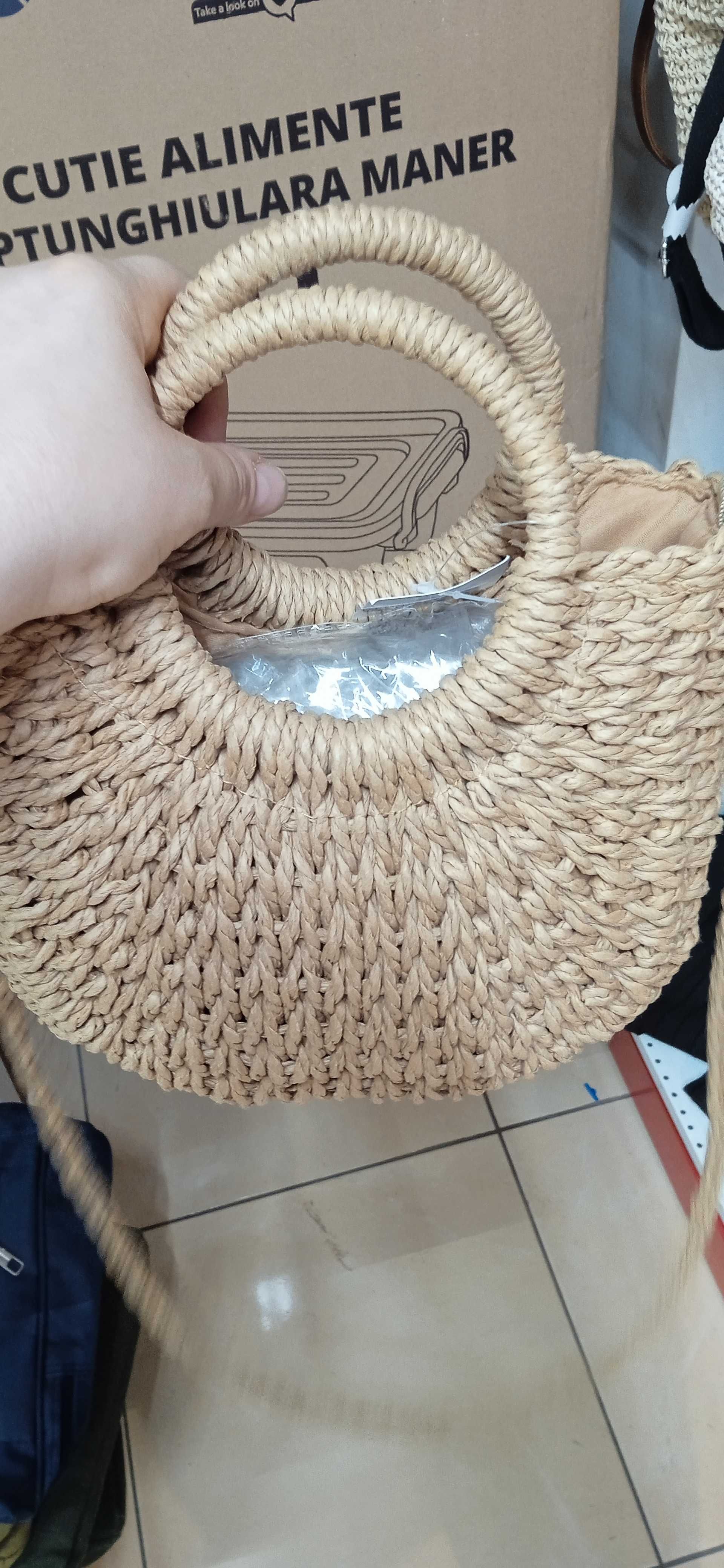 Vând geanta de umăr, de paie handmade