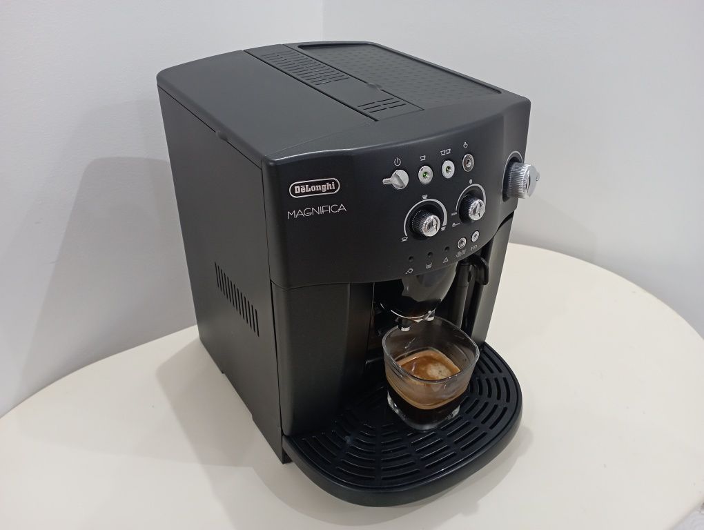 expresor / espressor cafea DeLonghi magnifica