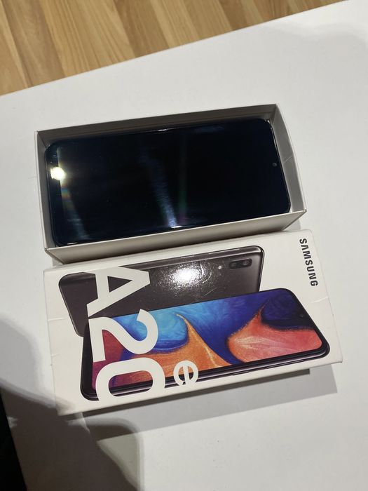 Телефон Samsung A20e черен