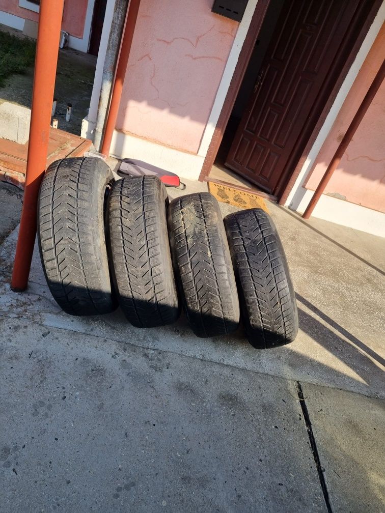 4 jante de aliaj  cu cauciucuri de iarna 235 65 17 de Audi Q 5