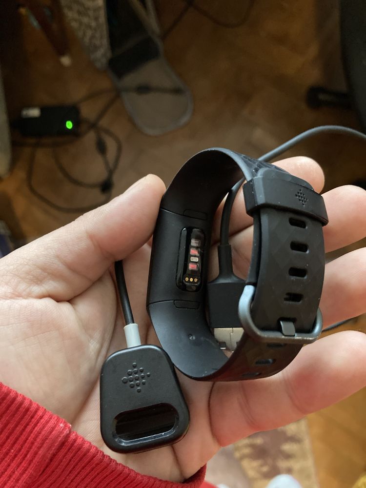 Fitbit charge 4 (nu ii tine bateria)