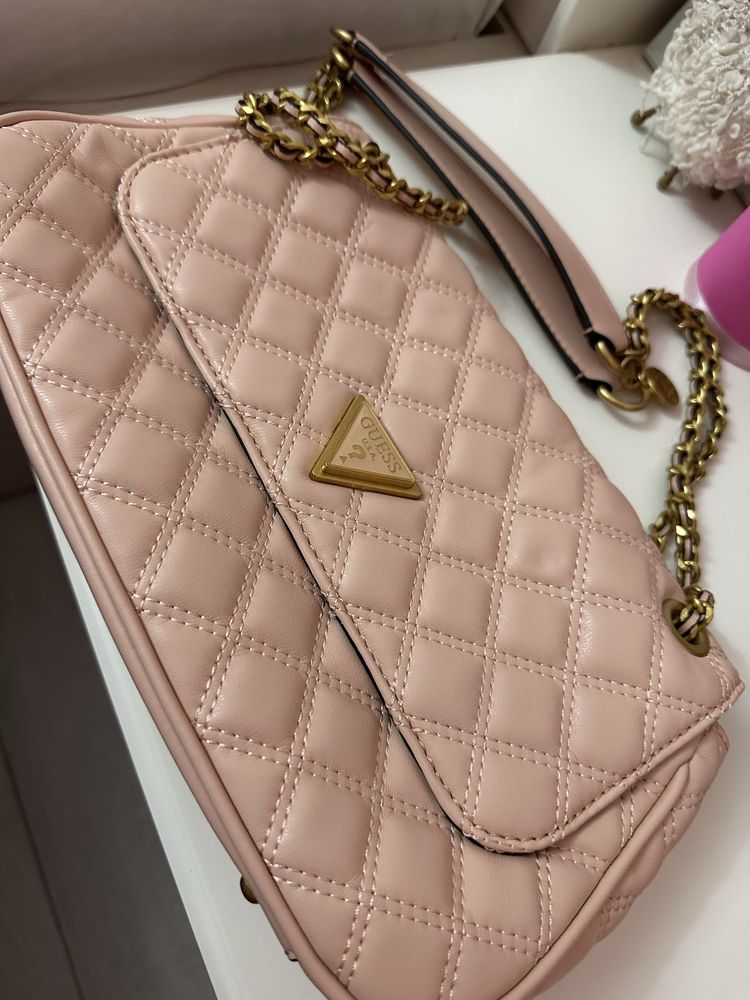 Дамска чанта Guess