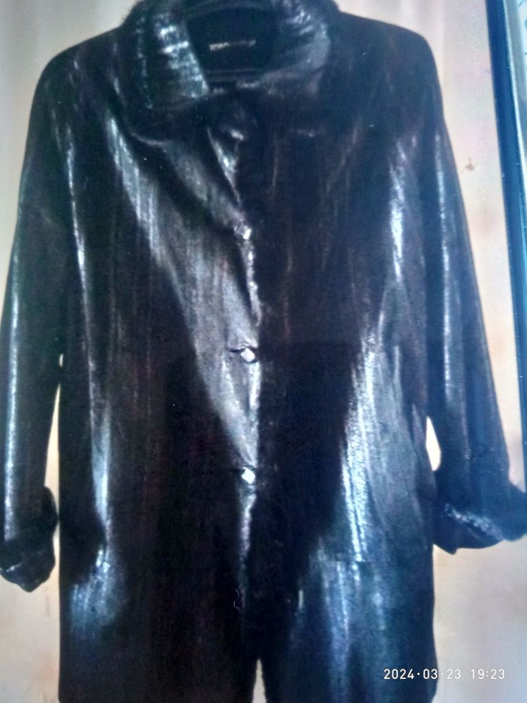 Продам женскую куртку 56рр натуральный замш 8000