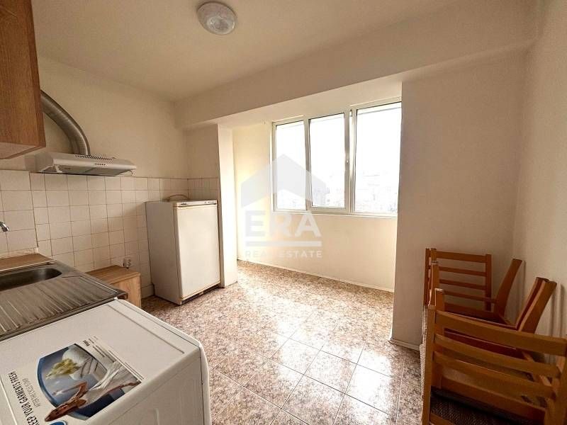 Южна, частично обзаведена гарсониера за продажба, в кв. Трошево, в бли