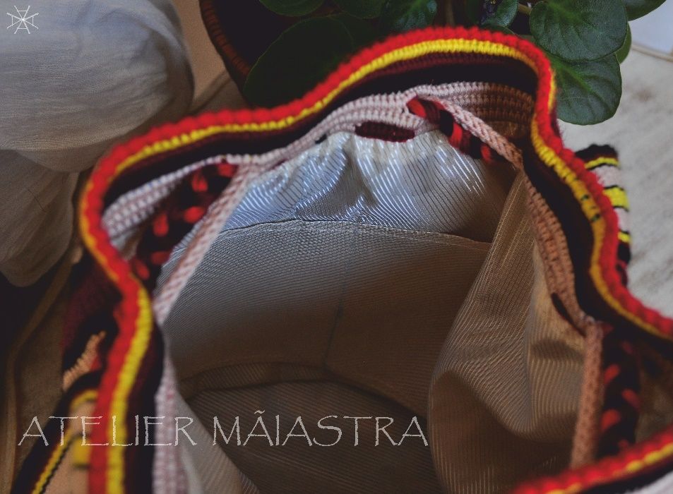 geanta crosetata, decorata cu motivul popular Crisana soare fitoform