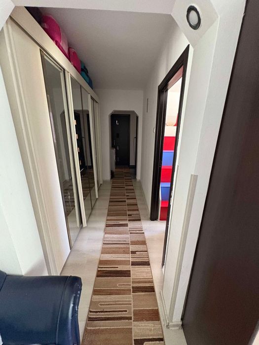 Apartament 3 camere de închiriat