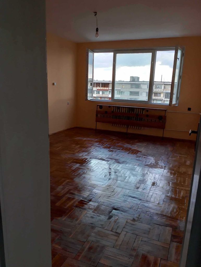Дава се под наем Тристаен апартамент в Добрич, Център - 100 кв.м за 280.5 € - Снимка #3