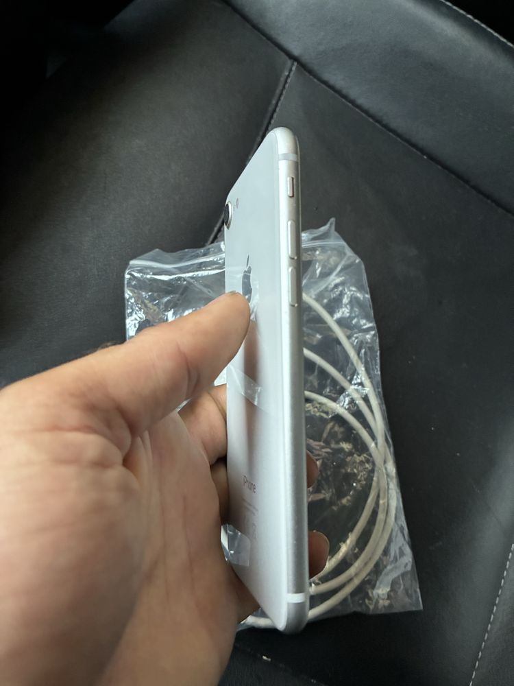 Iphone 8 256GB Silver/White Перфектен!