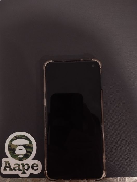 Samsung s10e  продаю