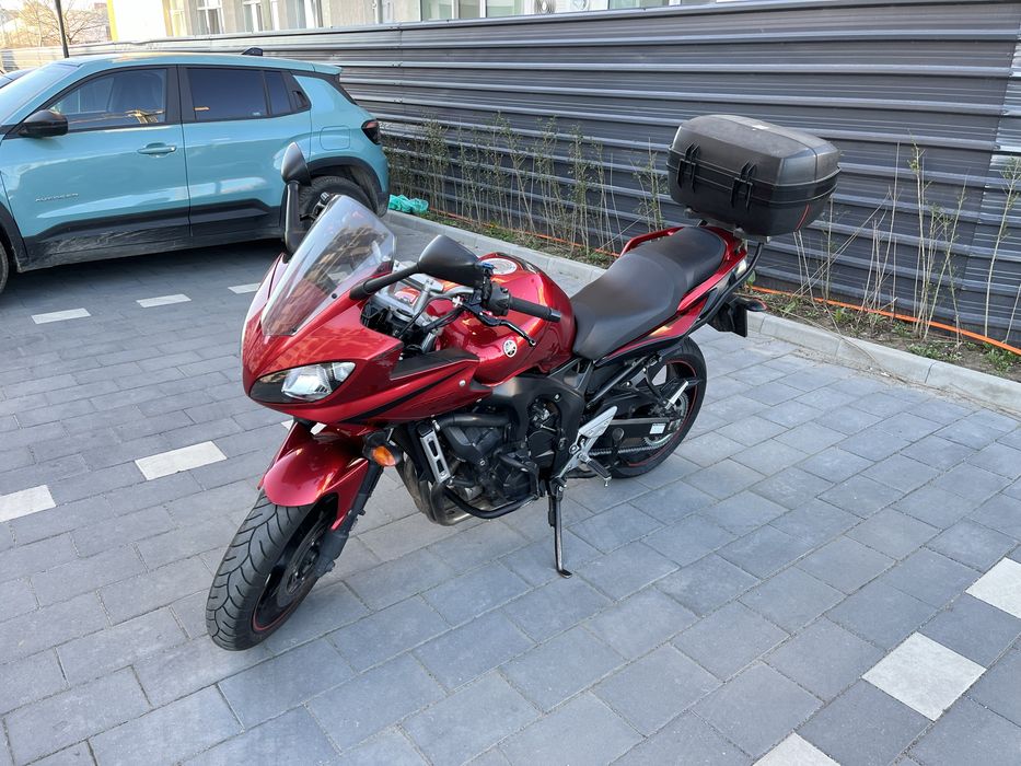 Yamaha Fazer 600 (2007) – 39.000 km – Topcase, crashbar – 3.300€