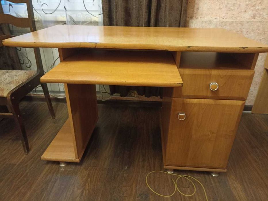 Стол компьютерный