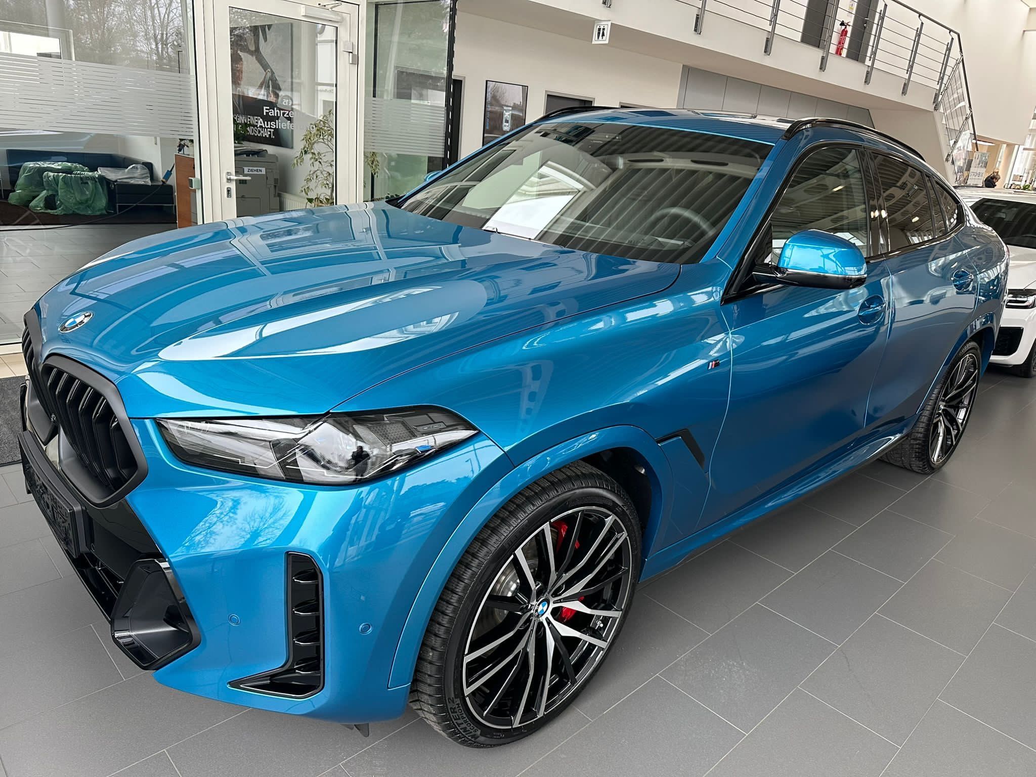 BMW X6 Exclusiv 2024 - Nou-nouț din showroom cu echipare completă!