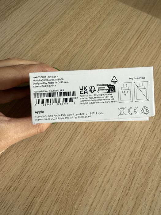 Apple AirPods 4 модел MXP63ZM/A