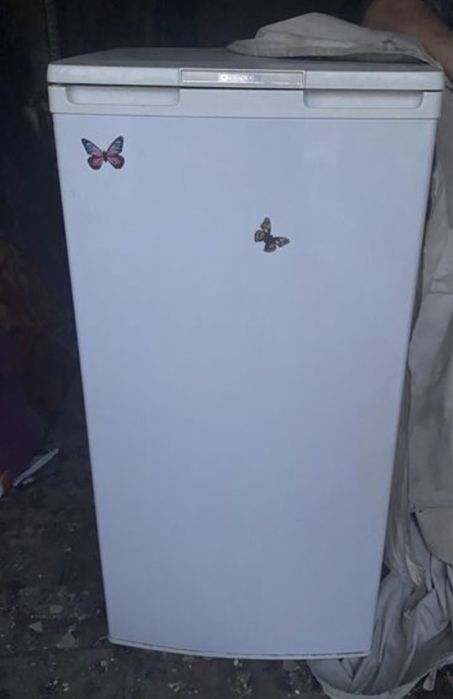 Продам холодильник ( не работает двигатель)