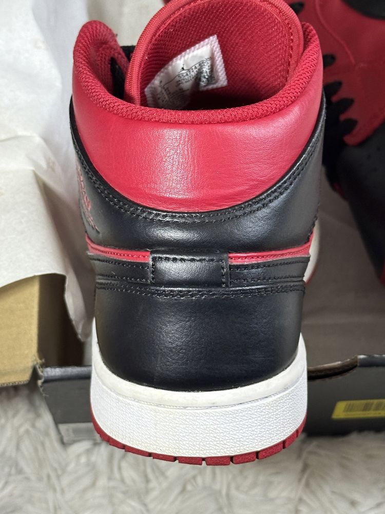 Jordan 1 Mid + Cadou Crease Protector