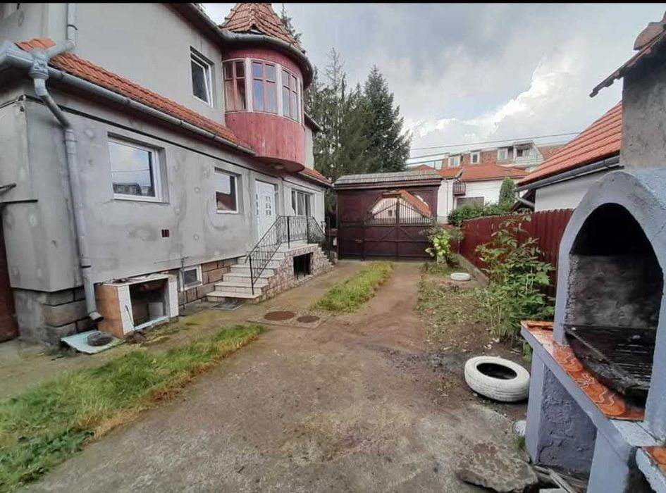 Casa cu etaj inchiriat