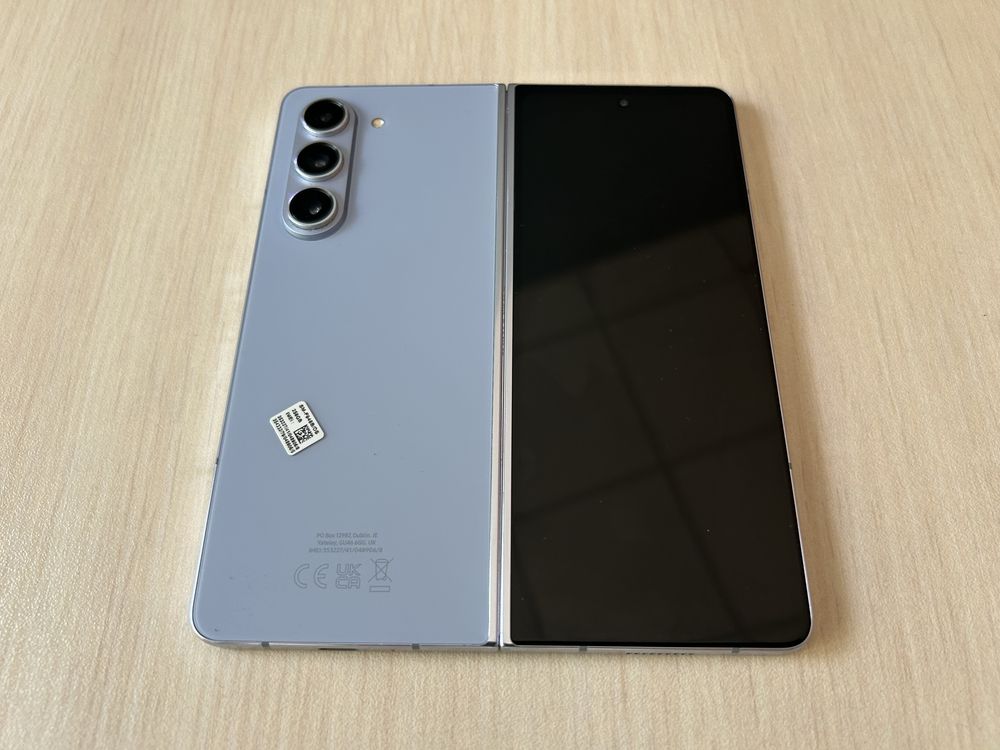 Продавам Samsung Galaxy Z Fold5 256/12GB