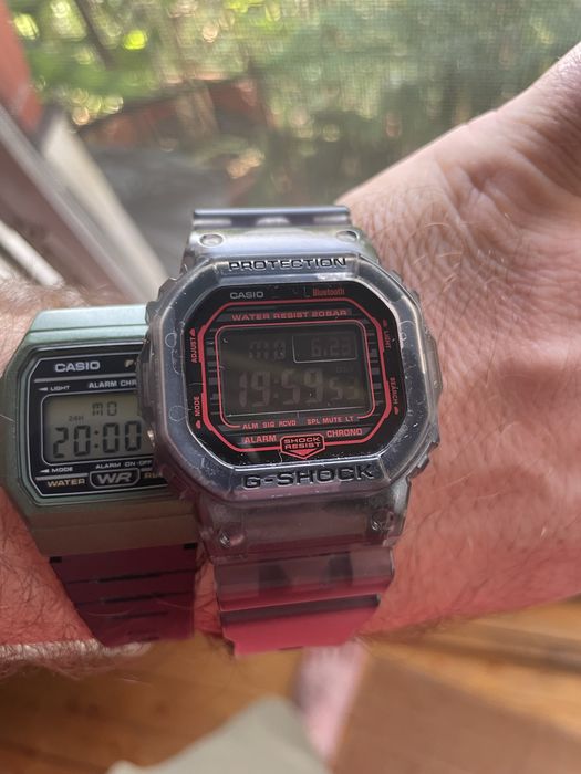 Ceas barbatesc Casio G-Shock DW-B5600G-1ER Bluetooth
