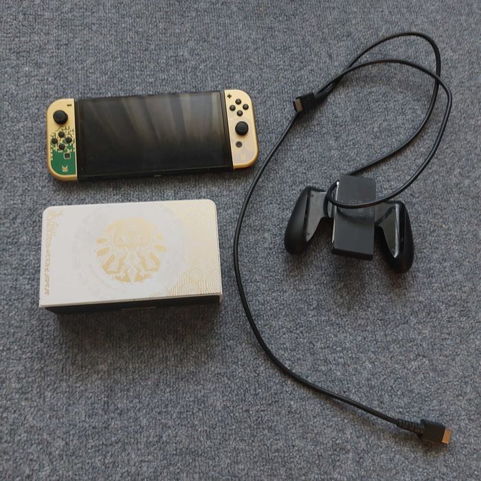 Nintendo Switch OLED Zelda Edition