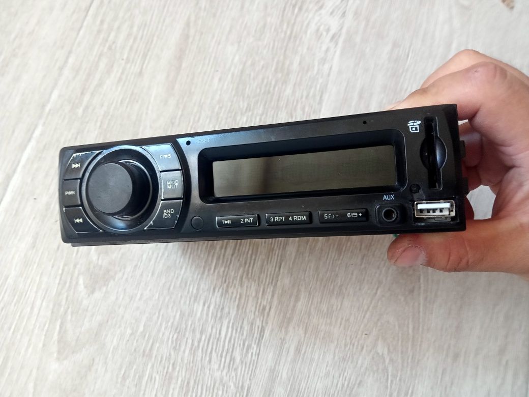 Продам штатный магнитолу USB, AUX, SD, RADIO в хорошем состоянии.