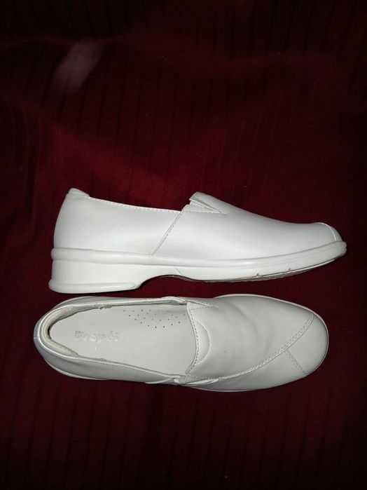 Из Америки, белые женские слипоны бренда Propet