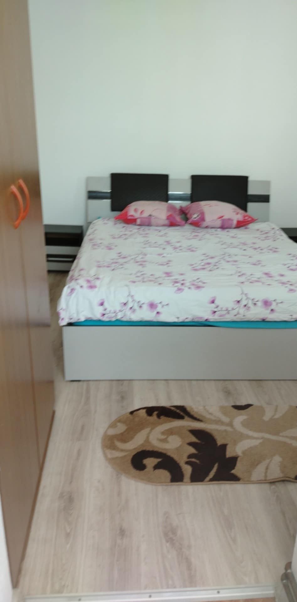 Ofer spre inchiriere apartament cu 2 camere!