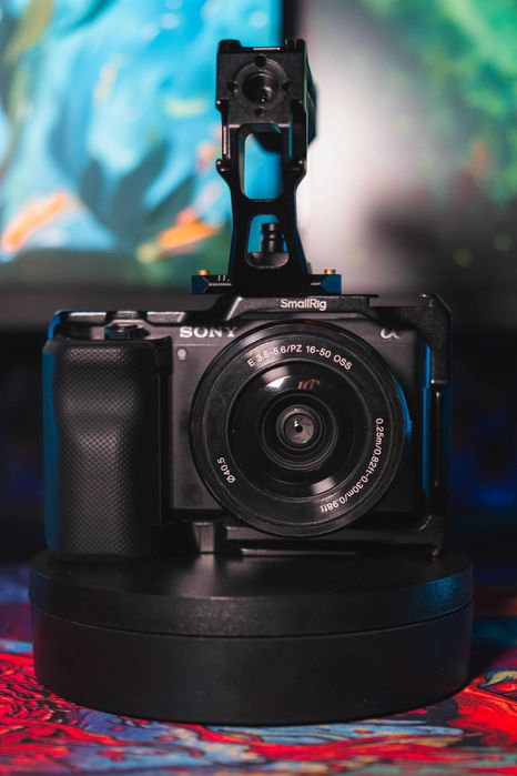 Kit Sony ZV-E10 4K, Cage, Handheld Grip, Baterii si cablu HDMI