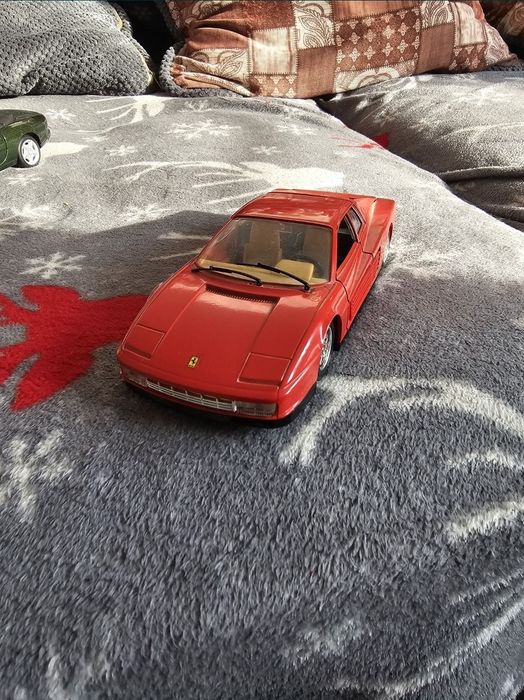 Macheta metalica ferrari testarossa 1984 burago scara 1:24