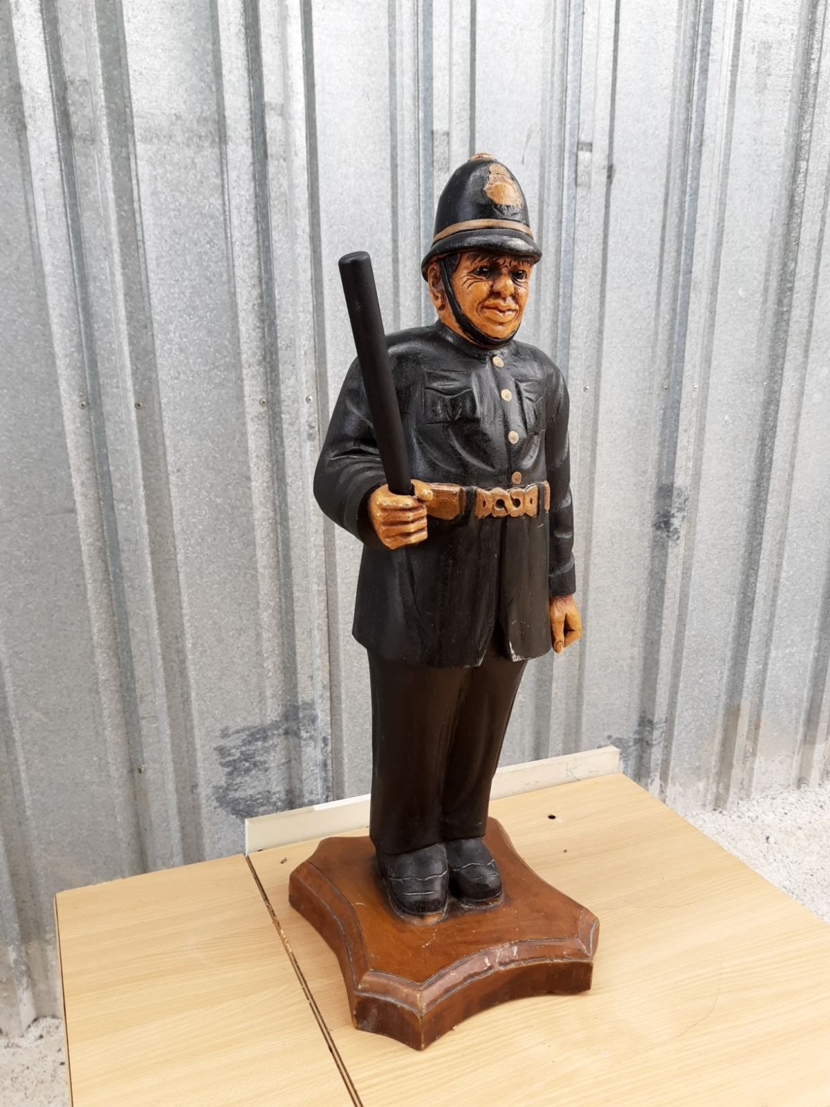 Антикварна дървена статуя Английски Полицай. Уникат за колекционери