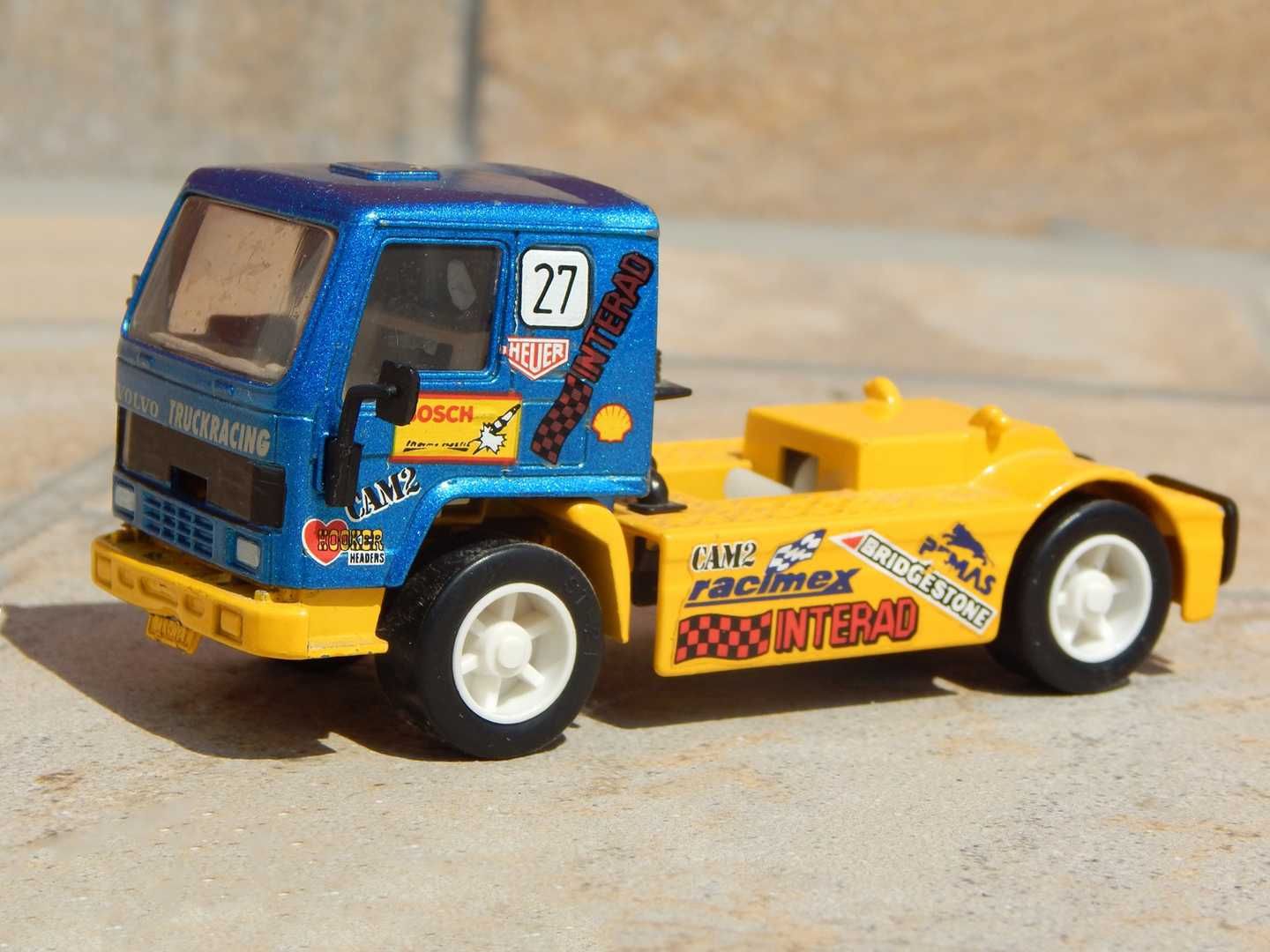 Macheta Volvo FL10 Intercooler Truck Racing pt piese 1:55 Siku