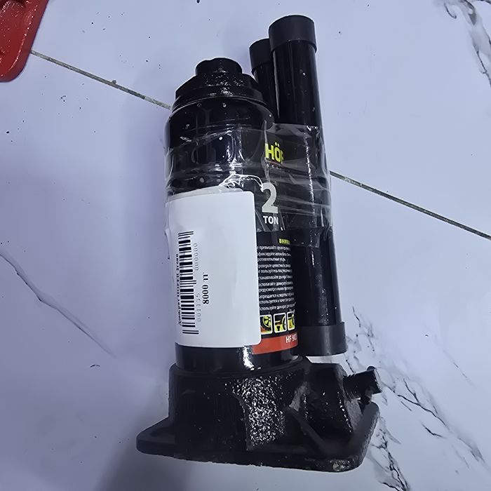 Оригинал домкрат 2 тонник. На легковые автомобили подойдёт смело. Мощ