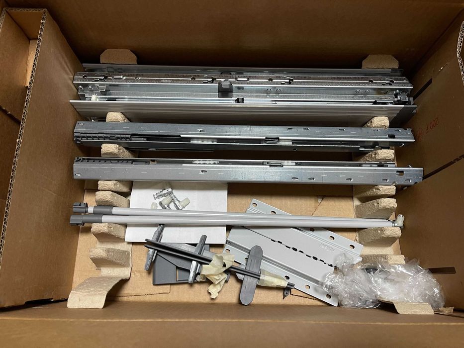 Комплект Blum TANDEMBOX plus М вътрешно чекмедже с 1 рейлинг