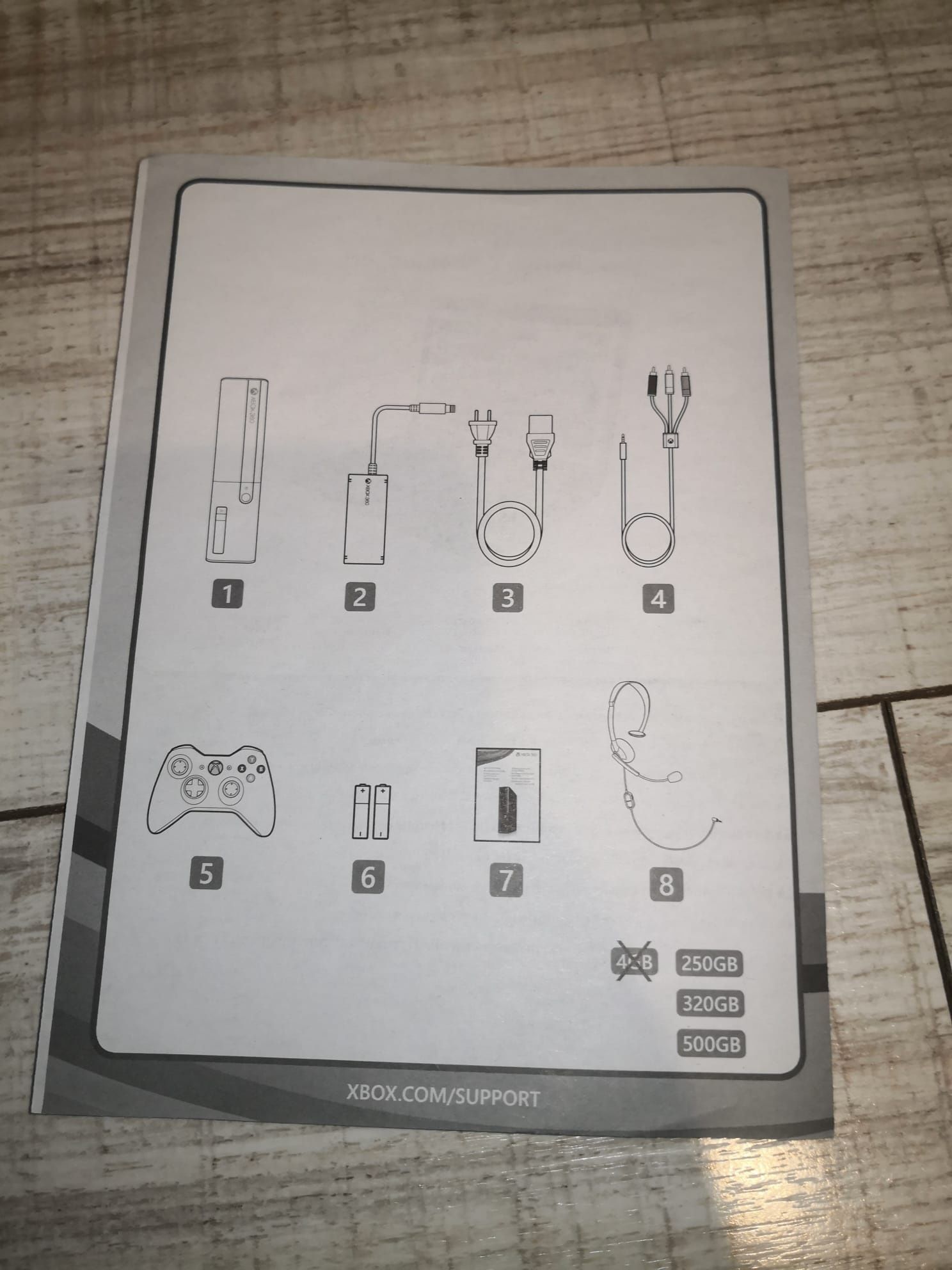 Xbox360 cu jocuri și joystick-uri