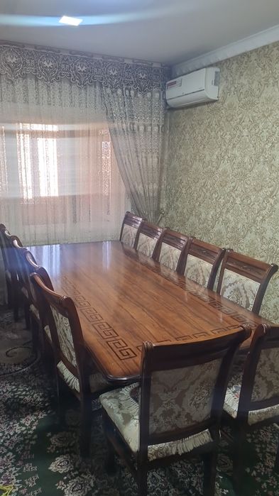 Стол 2,75м ва 12та стул сотилади
Холати жуда яхши, стол оёги ечилиб,