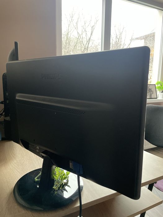 Монитор Philips 21.5 инча 60Hz в отлично състояние