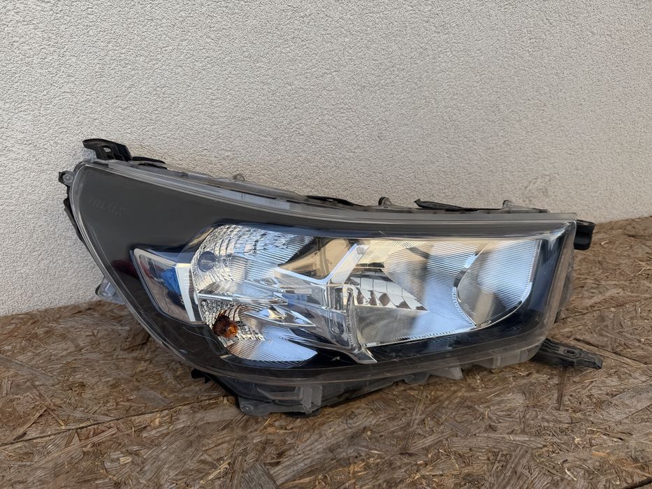 Far dreapta Toyota Hilux 2019-2023 Halogen Original Europa