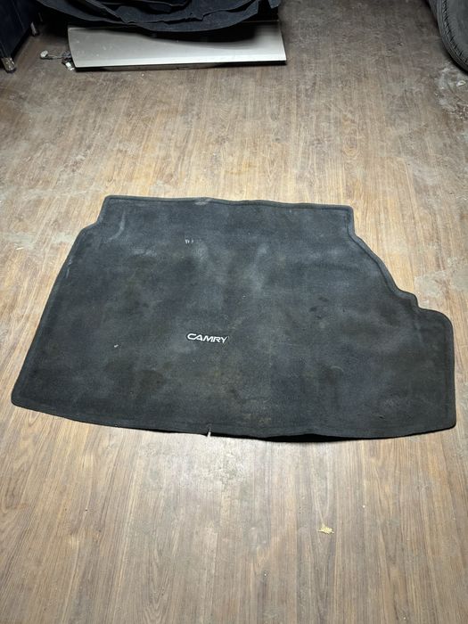Полик багажника Камри 30/35 оригинал