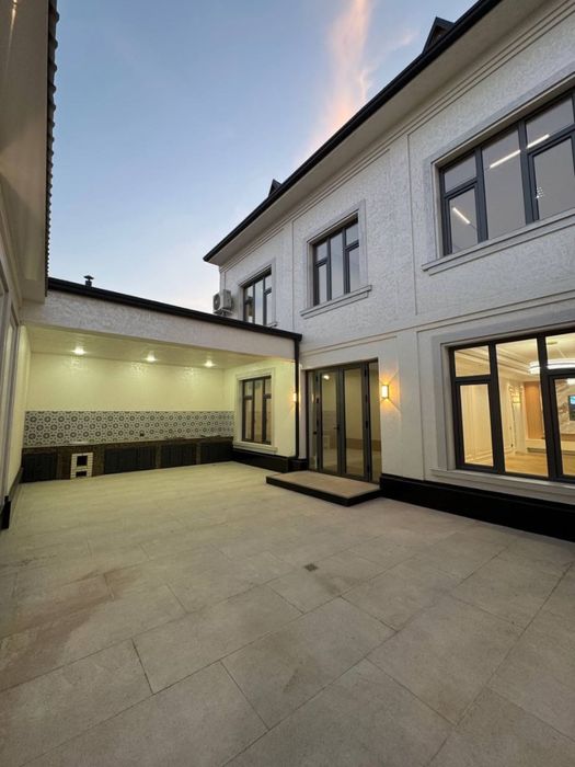 Уч кахрамон постидан 2.5 км кирганда 6 хонали уй сотилади uch qahramon