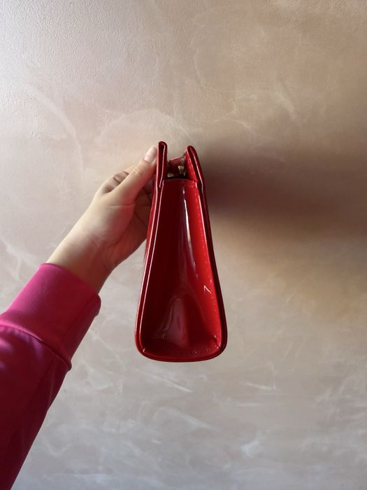 Оригинален несесер за гримове Yves Saint Laurent Red Glossy Pouch