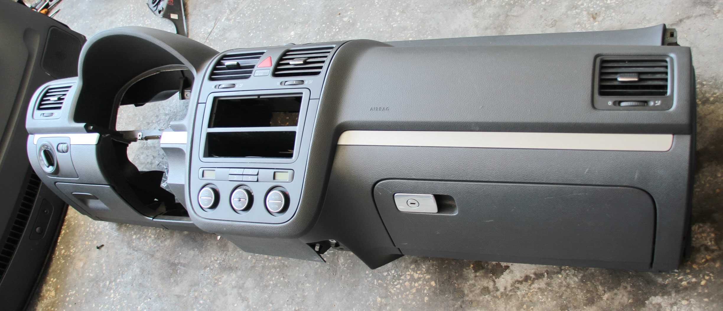 Табло за Фолксваген Голф 2006 г. Volkswagen Golf 5