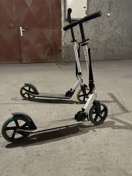 Детска тротинетка KikkaBoo със сините колела